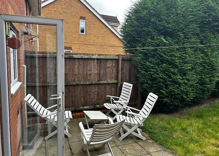 Brades Rise House - 3 Bedroom House With 2 Toilets With A Private Garden