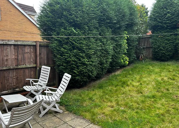 Brades Rise House - 3 Bedroom House With 2 Toilets With A Private Garden
