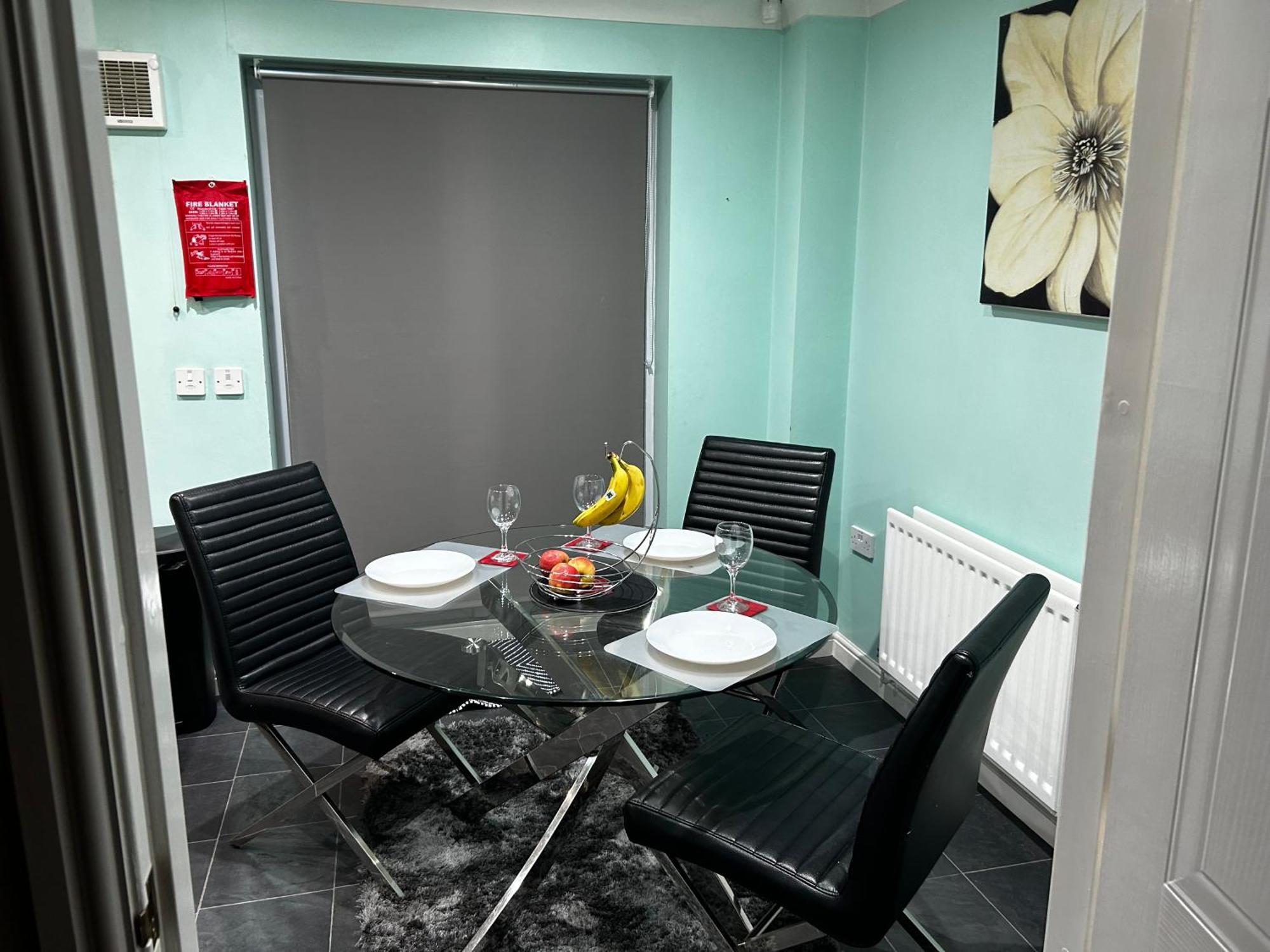 Brades Rise House - 3 Bedroom House With 2 Toilets With A Private Garden Apartment Birmingham