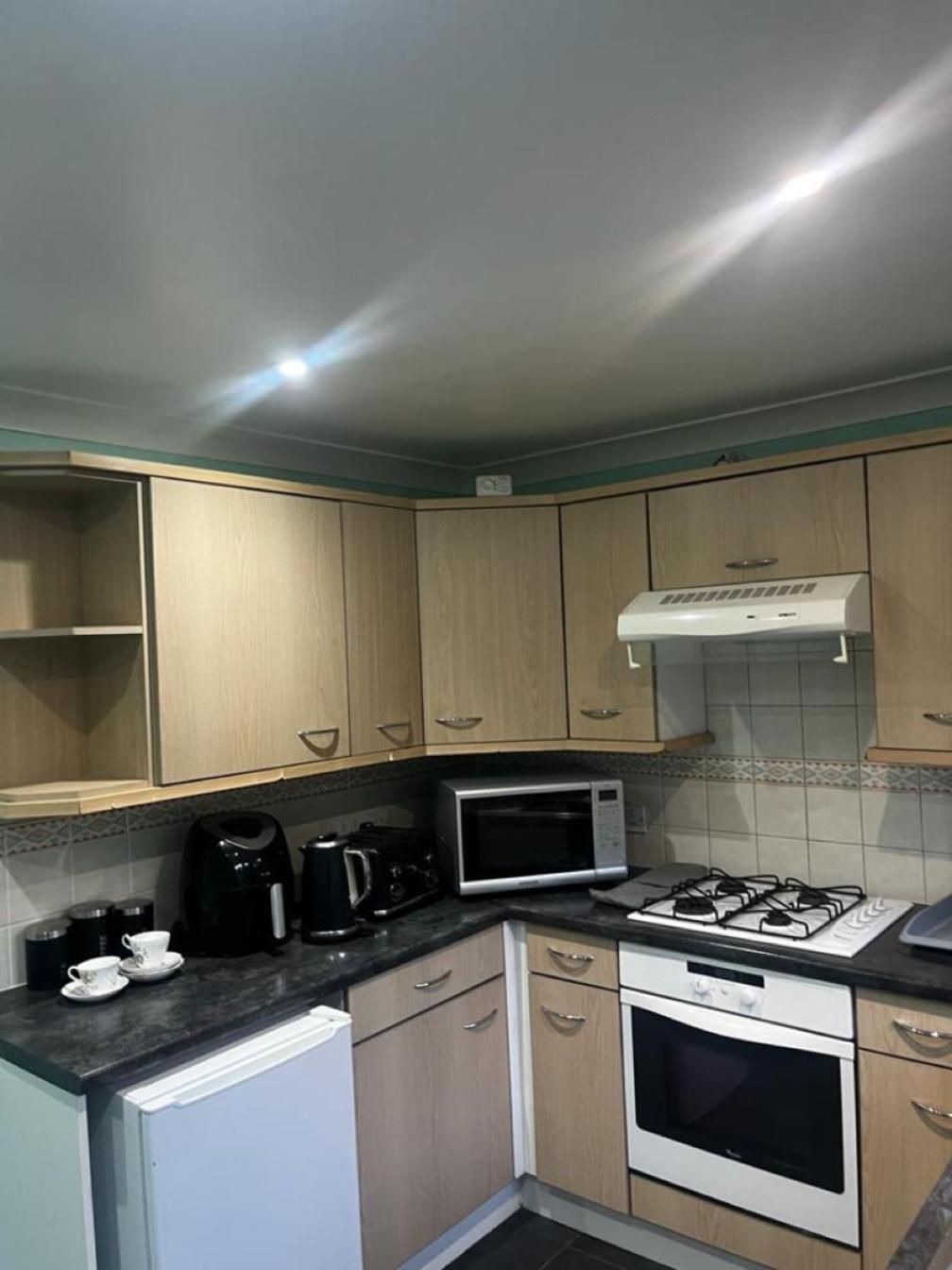 Brades Rise House - 3 Bedroom House With 2 Toilets With A Private Garden *