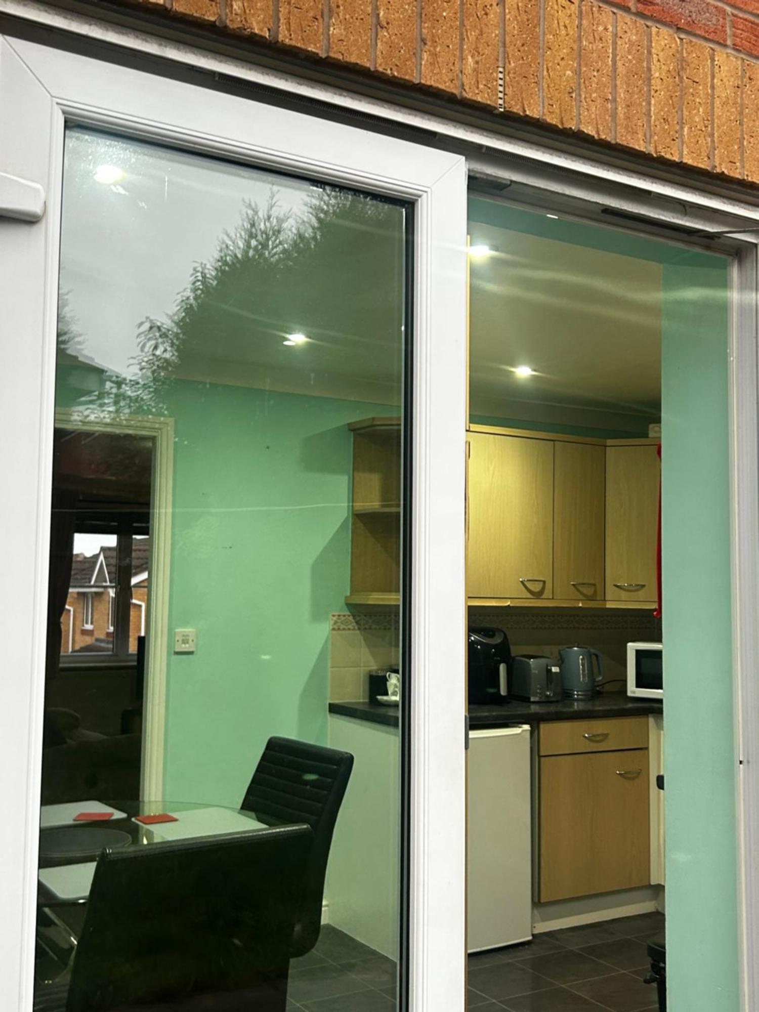 Brades Rise House - 3 Bedroom House With 2 Toilets With A Private Garden Apartment Birmingham