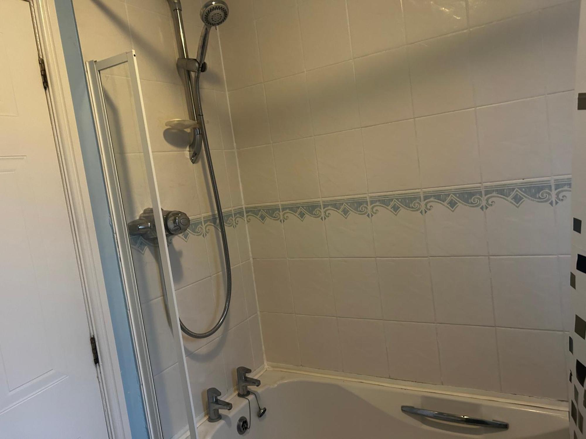 Brades Rise House - 3 Bedroom House With 2 Toilets With A Private Garden