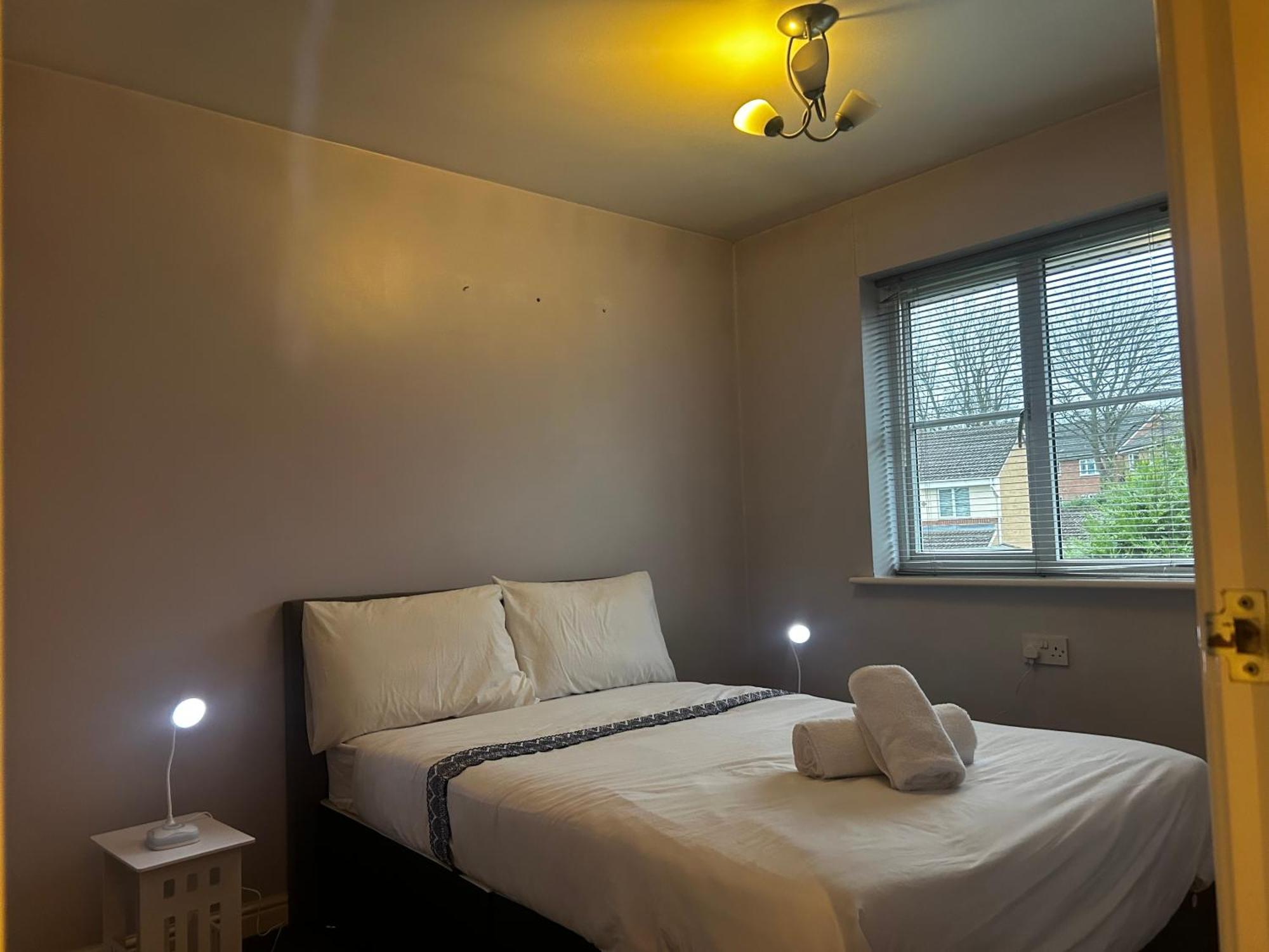 Brades Rise House - 3 Bedroom House With 2 Toilets With A Private Garden * Birmingham