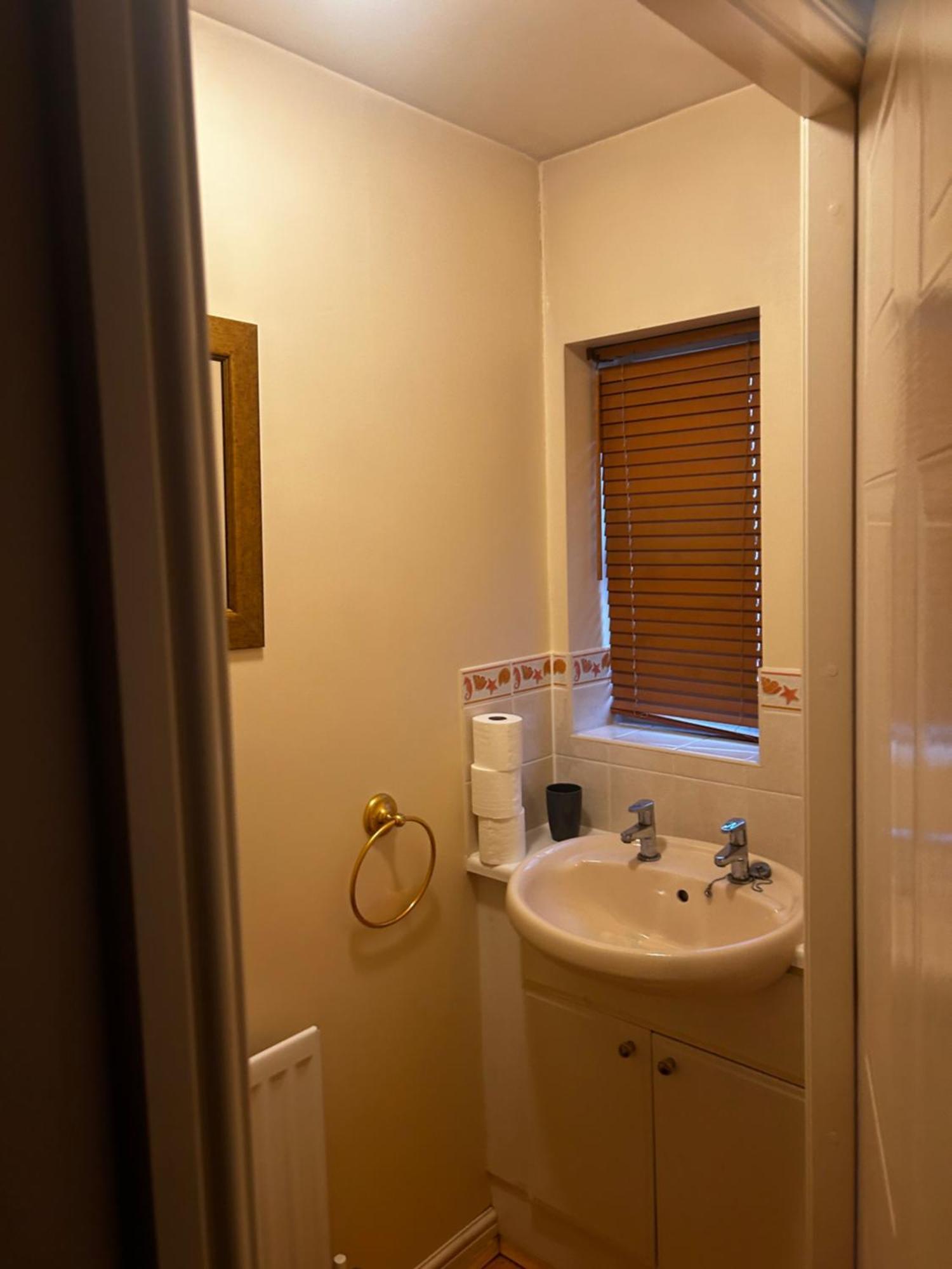 Brades Rise House - 3 Bedroom House With 2 Toilets With A Private Garden Apartment