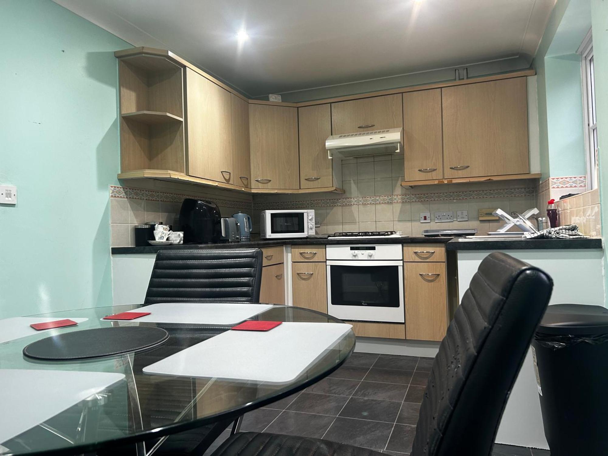 Brades Rise House - 3 Bedroom House With 2 Toilets With A Private Garden Apartment