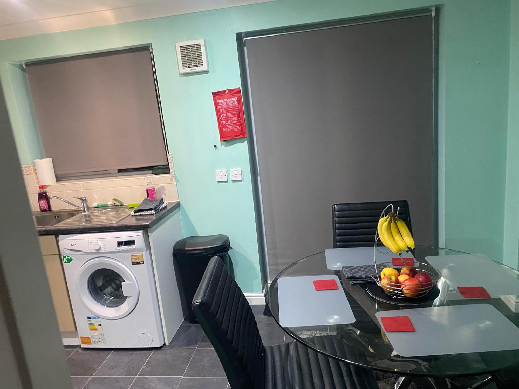 Brades Rise House - 3 Bedroom House With 2 Toilets With A Private Garden *