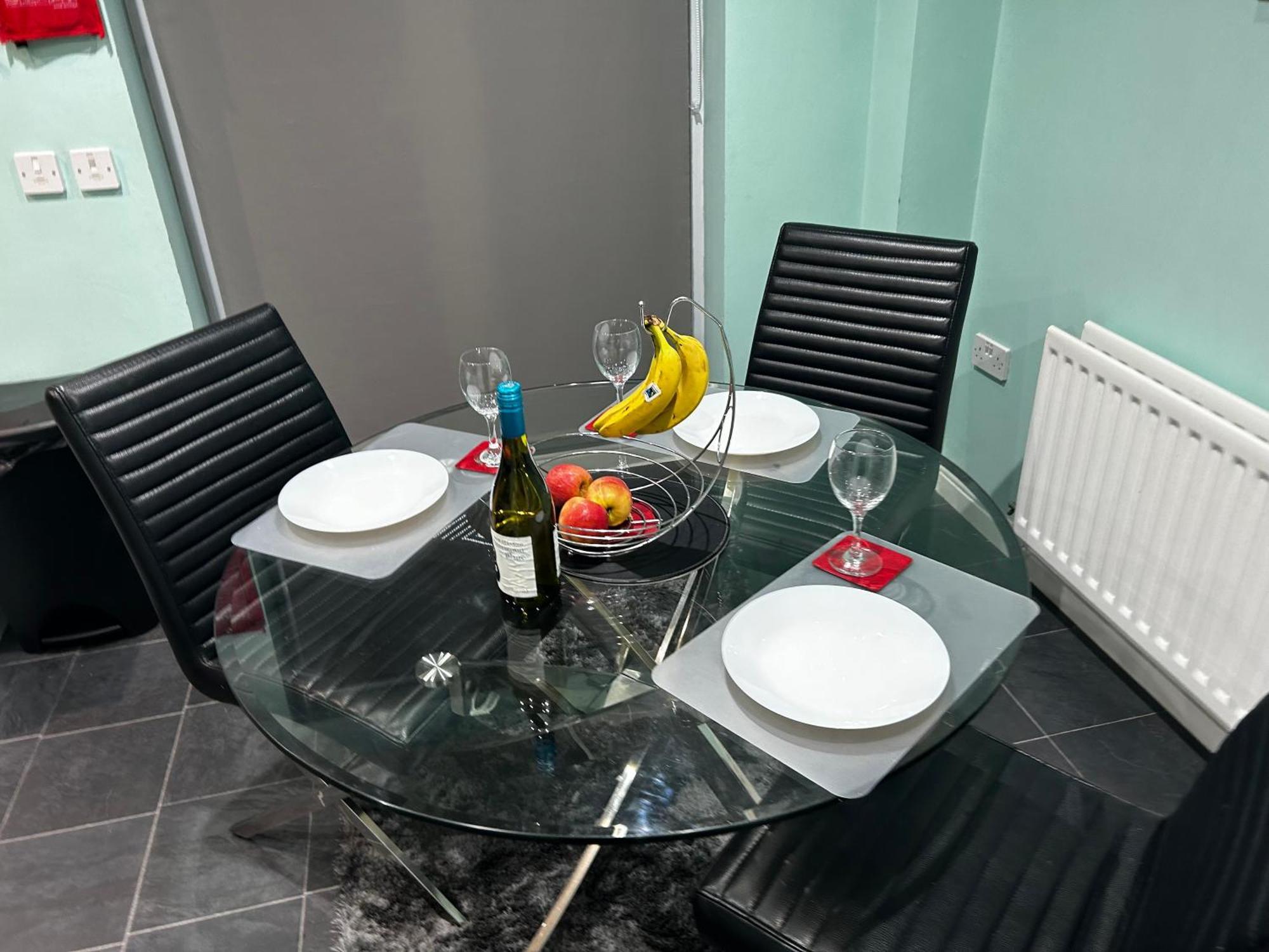Brades Rise House - 3 Bedroom House With 2 Toilets With A Private Garden * Birmingham